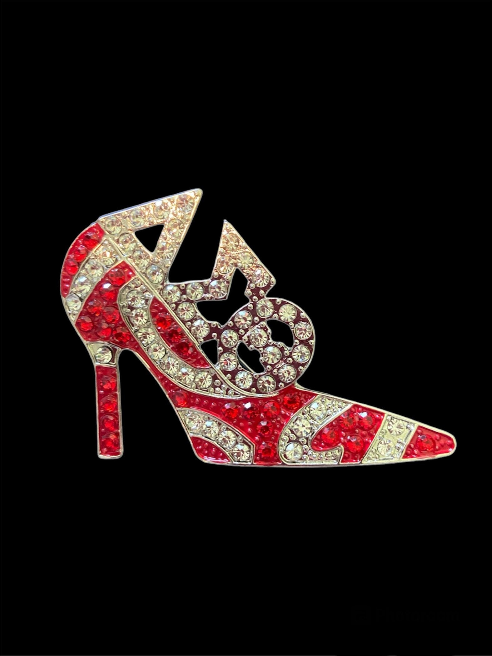 DST Heel Brooch