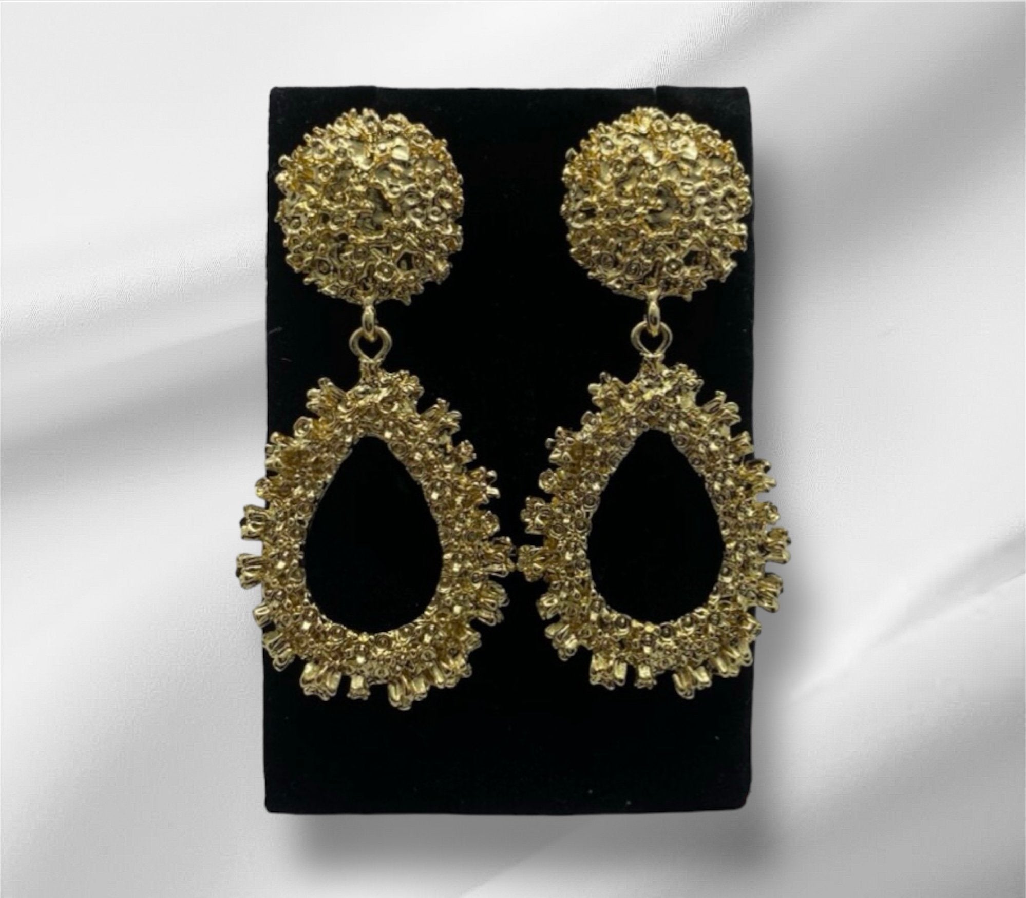 Edgy Dangles